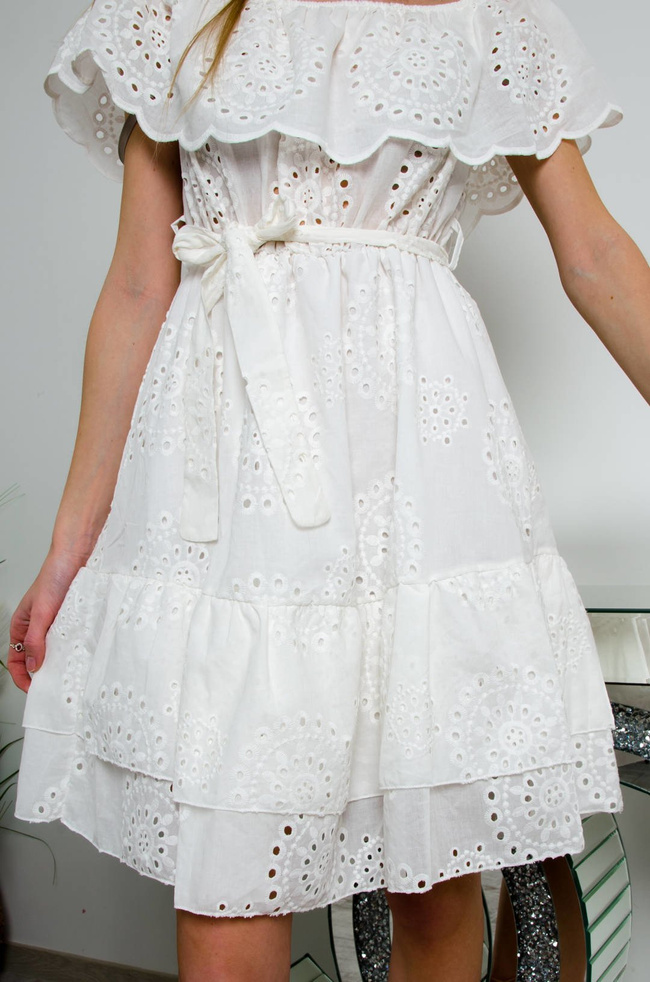 BIAŁA AŻUROWA SUKIENKA HISZPANKA Z WIĄZANIEM W PASIE