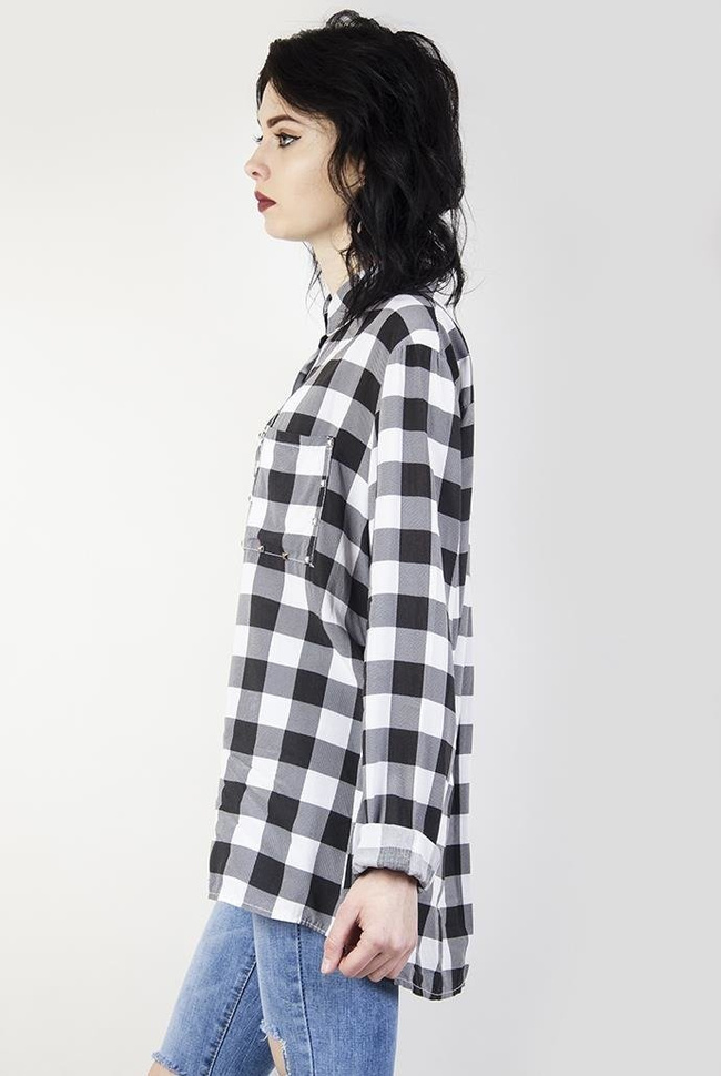 Asymetryczna czarno-biała koszula w kratę
