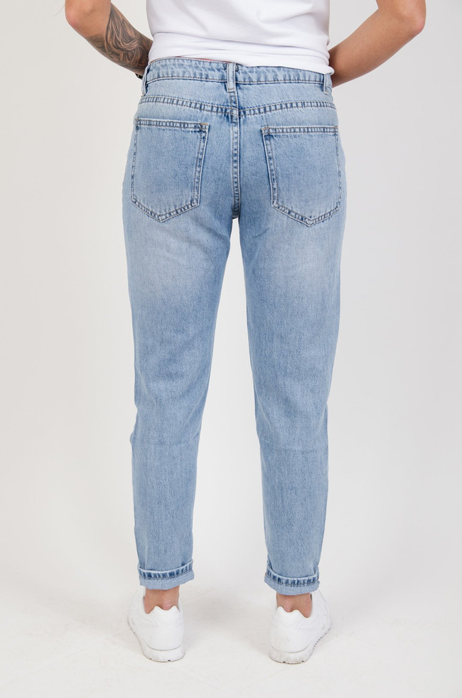 Spodnie jeansowe typu boyfriend z dziurami