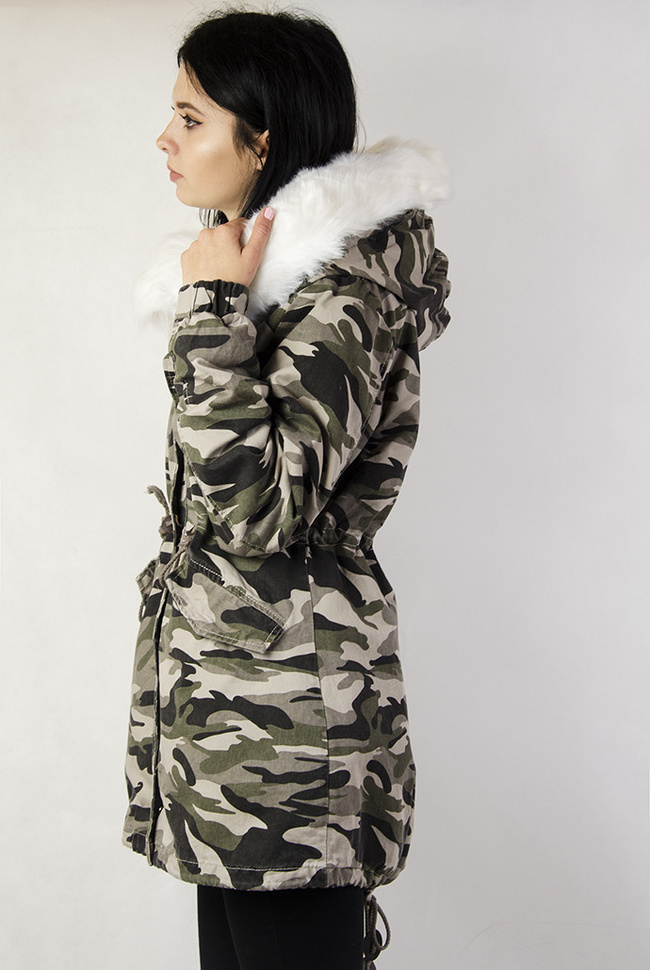 Ocieplana kurtka moro z białym futerkiem