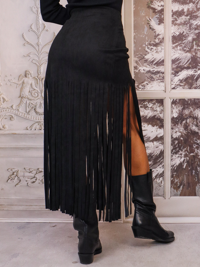 SPÓDNICA MIDI Z IMITACJI ZAMSZU Z FRĘDZLAMI- CZARNA