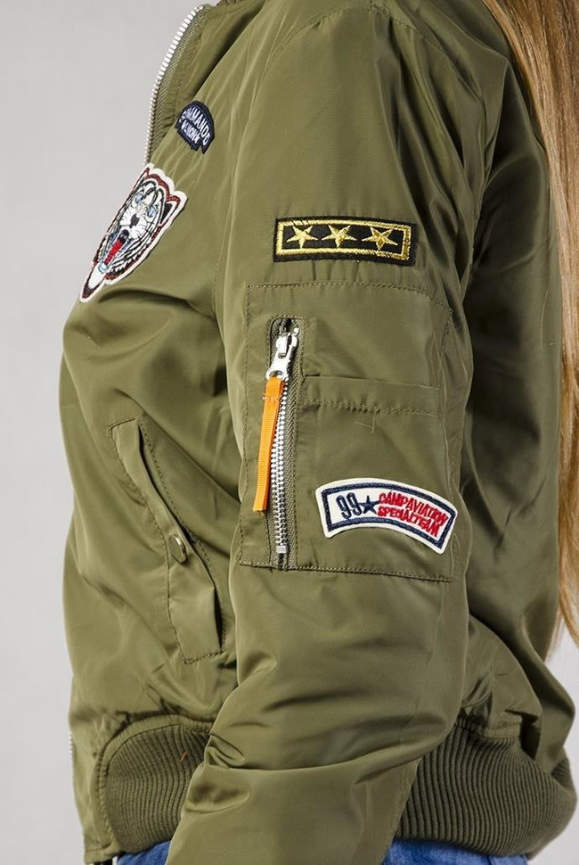 Khaki kurtka z naszywkami typu bomber