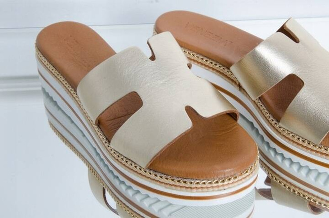 KLAPKI NA PLATFORMIE BVB1411