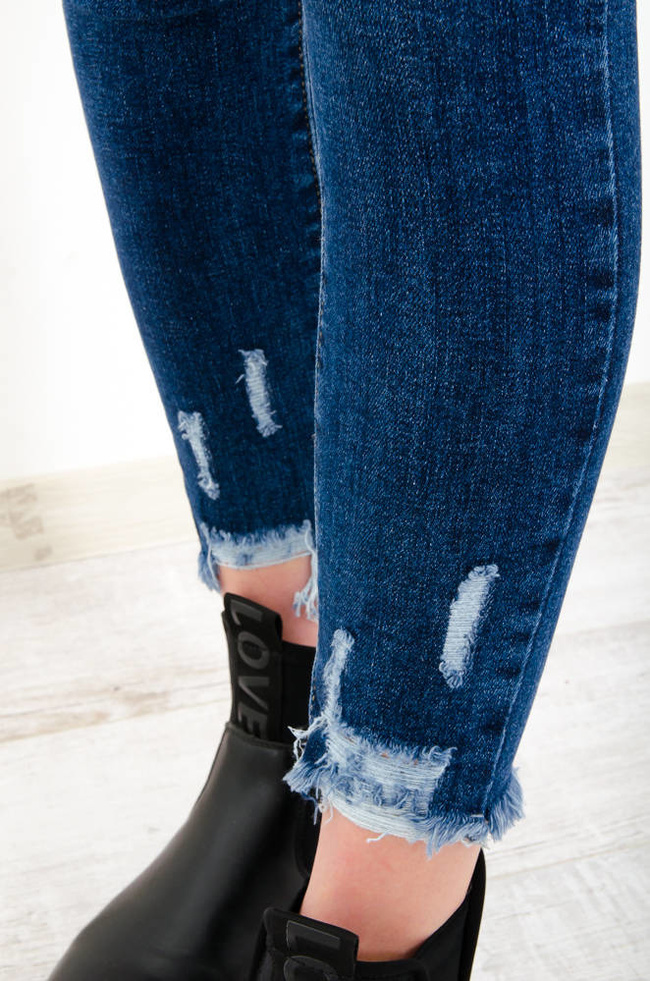 JEANSOWE SPODNIE PUSH UP Z PRZETARCIAMI- WYSOKI STAN