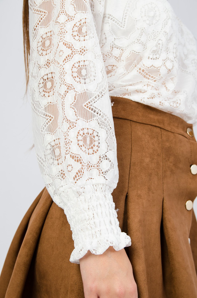 Biała bluzka z koronki 