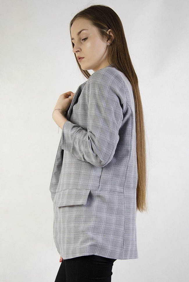 Szara marynarka w kratkę z marszczeniem na rękawach
