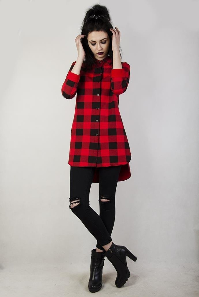 Asymetryczna koszula w czarno-czerwoną kratę