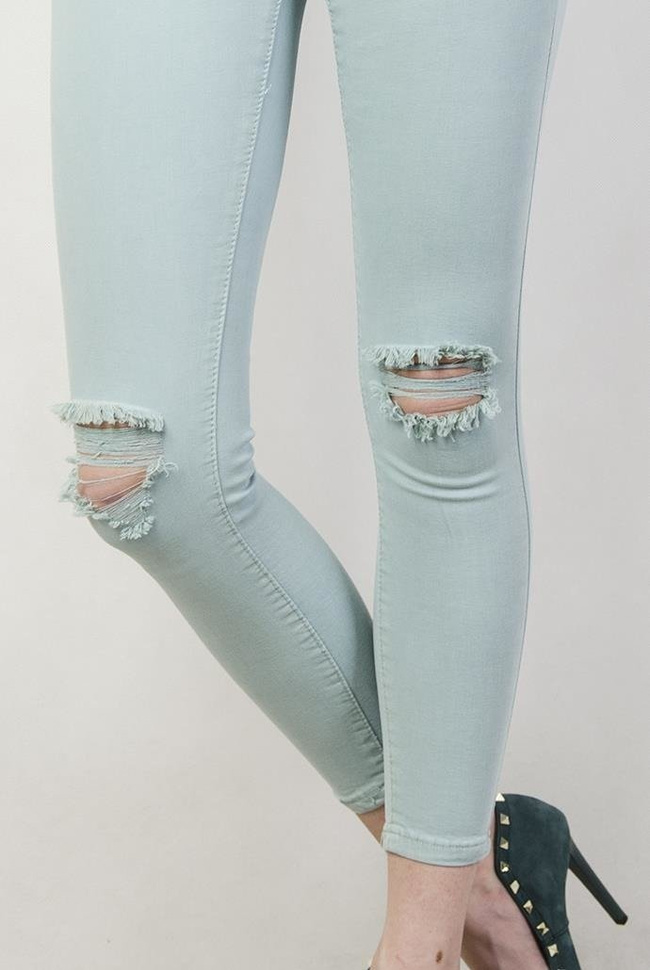 Jasnozielone spodnie jeansowe z wycięciami i wysokim stanem