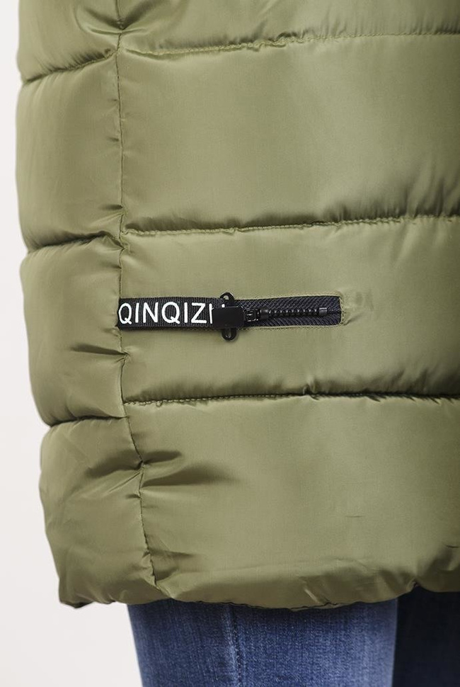 Zielona ocieplana, przedłużana kurtka z futerkiem przy kapturze