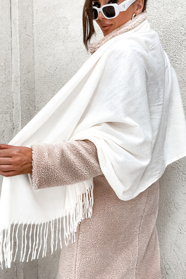 KLASYCZNY SZAL Z FRĘDZLAMI- BIAŁY