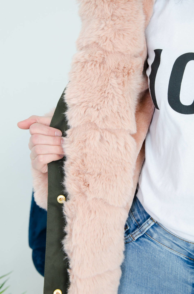 ZIELONA KURTKA PARKA Z RÓŻOWYM FUTERKIEM