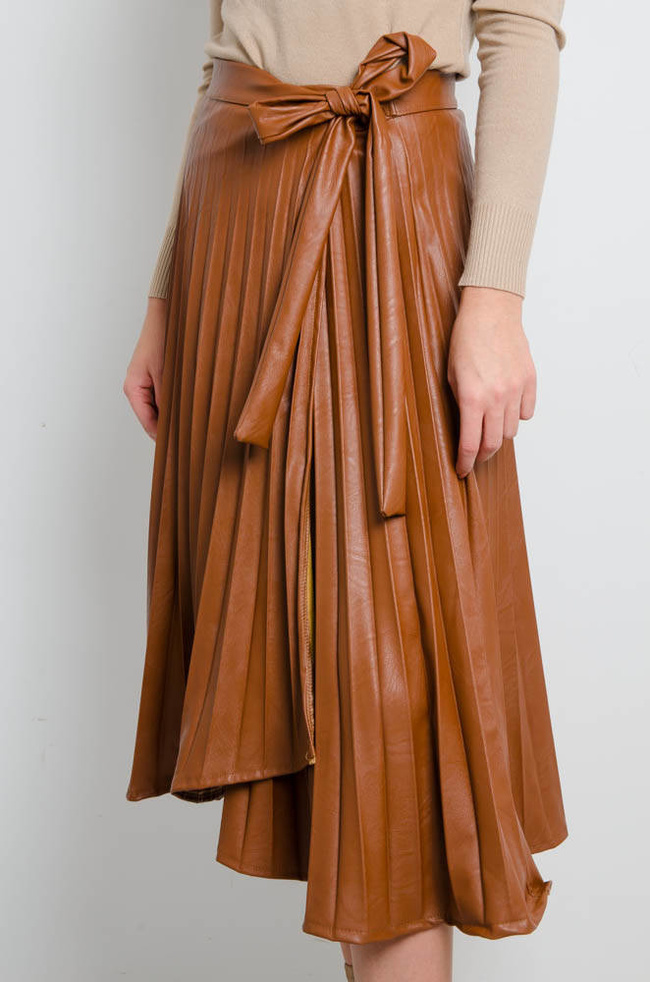 BRĄZOWA PLISOWANA SPÓDNICA Z EKO SKÓRY -REGULOWANA