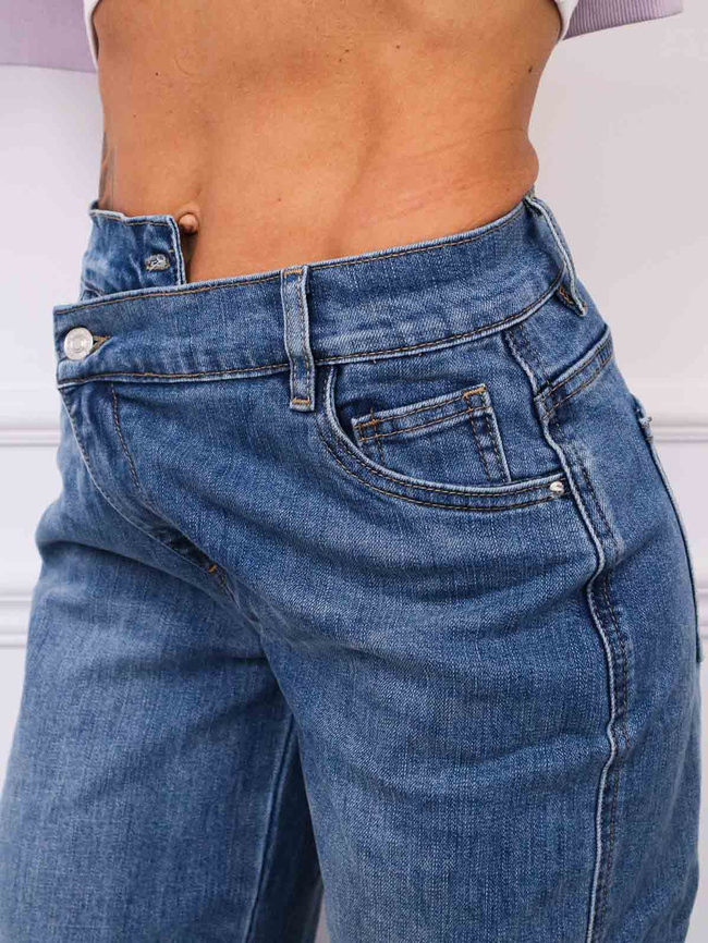 SPODNIE JEANSOWE Z ASYMETRYCZNYM ZAPIĘCIEM I PODWINIĘTYMI NOGAWKAMI