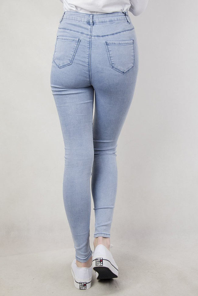 Jasne spodnie przylegające