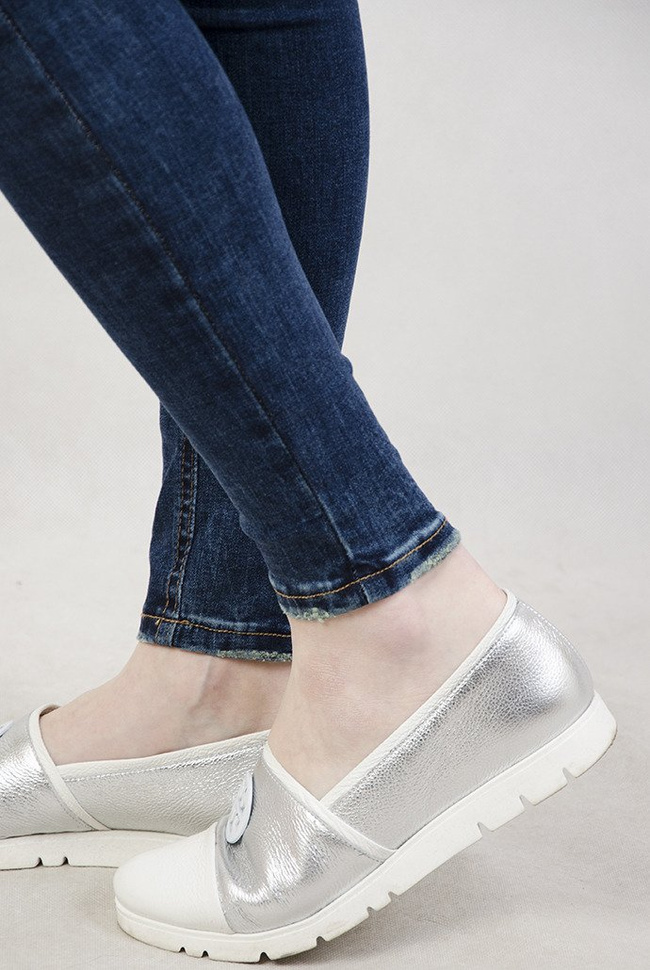 Przylegające spodnie z wysokim stanem