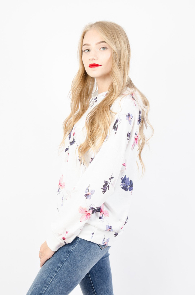 BIAŁA BLUZA Z KAPTUREM Z MOTYWEM KWIATOWYM