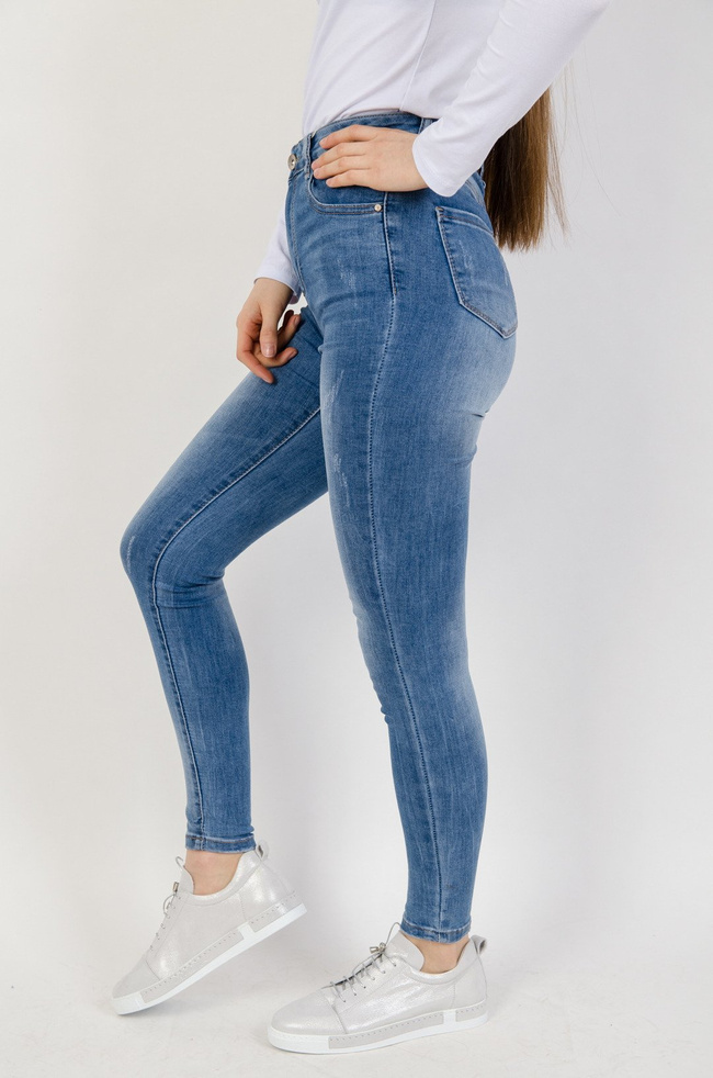 Jasne spodnie jeansowe delikatnie cieniowane