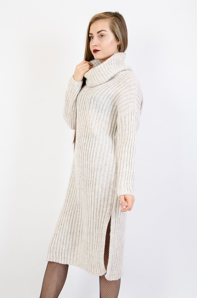 Beżowa sukienka maxi z golfem oraz rozcięciami po bokach