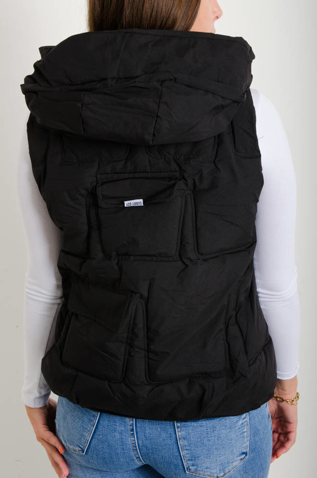 CZARNA KAMIZELKA Z KAPTUREM