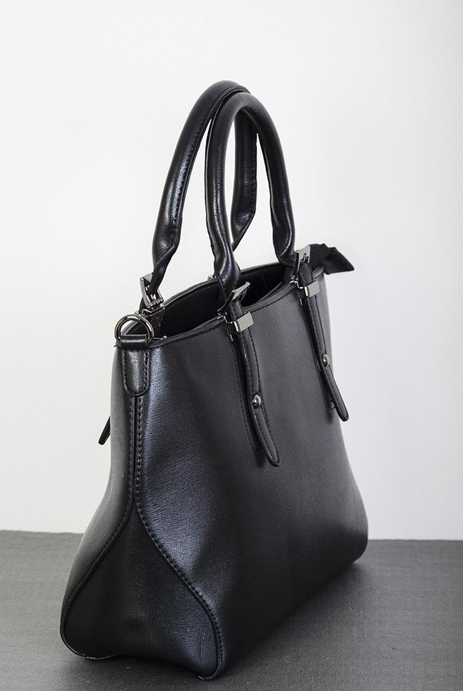 Czarna torebka średniej wielkości "shopper"