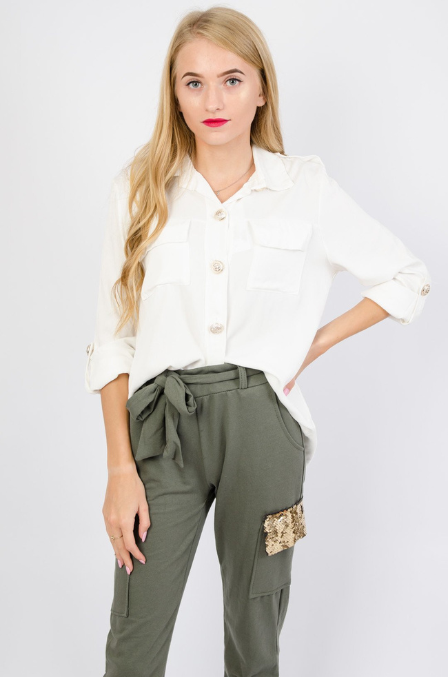 Biała koszula z guzikami