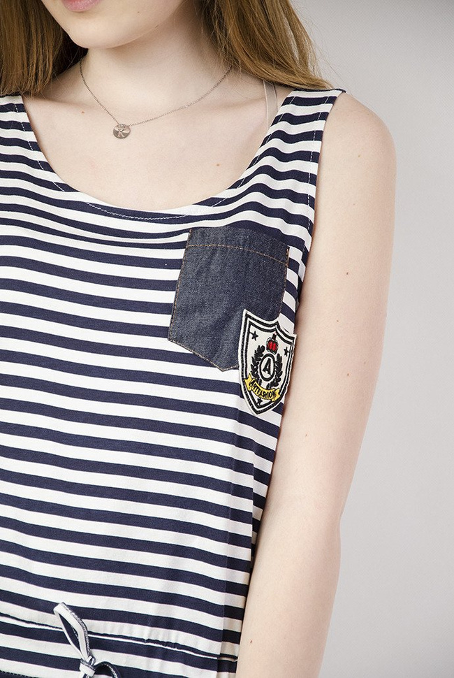 Kombinezon w biało-granatowe paski z naszywką