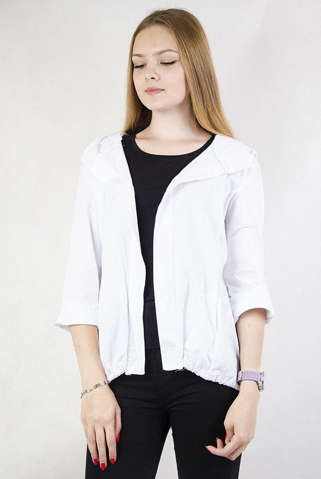 Biała narzuta z kapturem