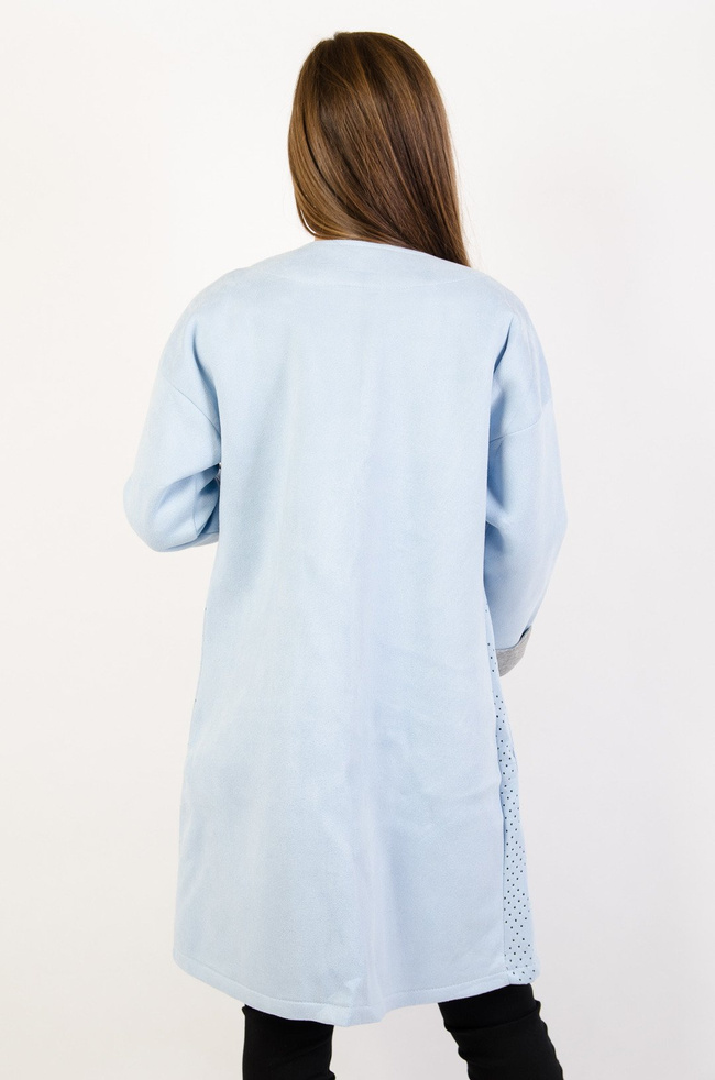 Niebieska narzutka zamszowa z ażurowym przodem