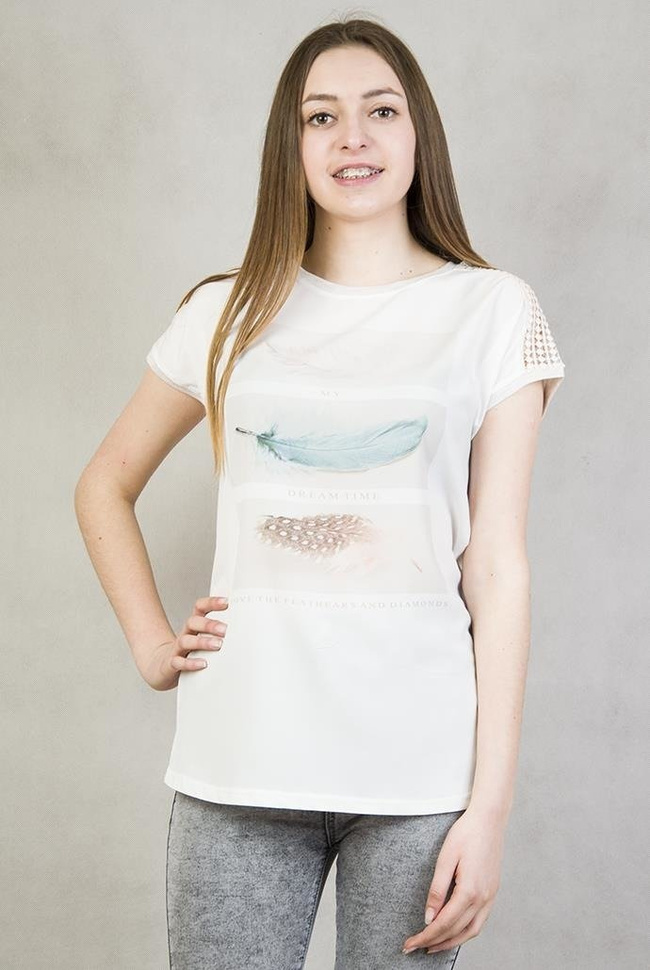 Beżowa bluzka ze sztampą w piórka