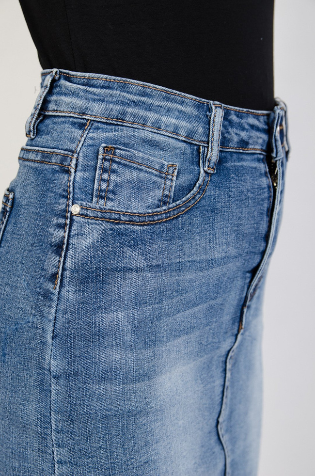 Jasna spódnica jeansowa z szarpaniem 