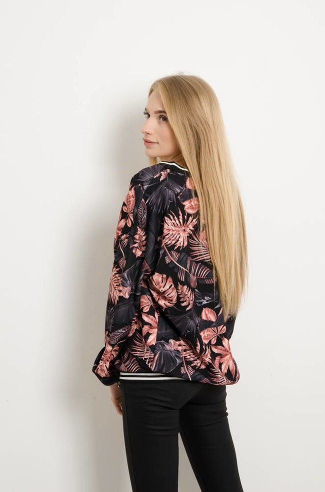 CZARNA BLUZKA W LIŚCIE Z DEKOLTEM W SZPIC