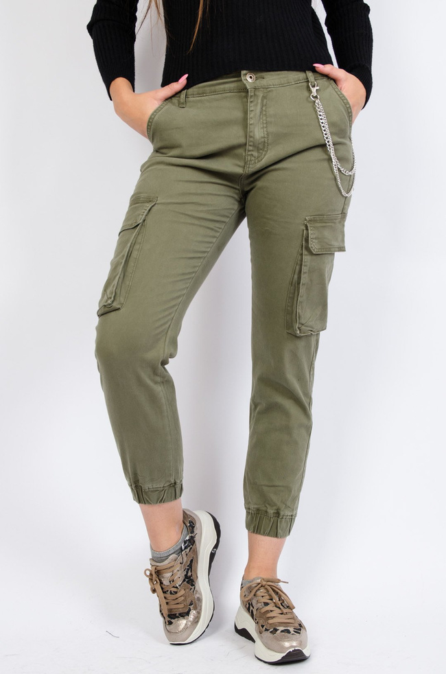 Spodnie bojówki z łańcuszkiem