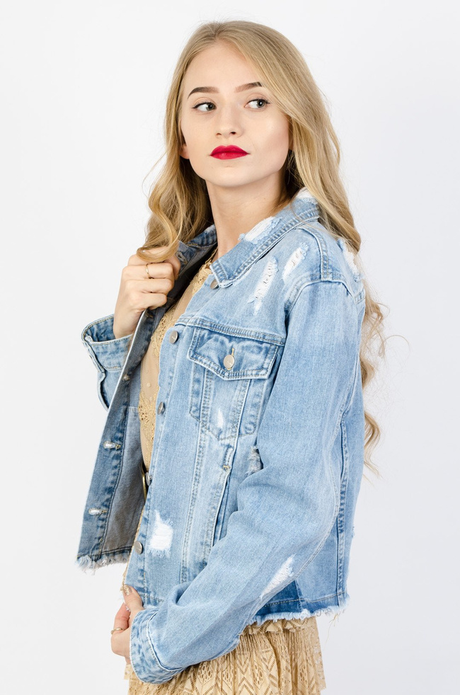 KRÓTKA KURTKA JEANSOWA Z PRZETARCIAMI