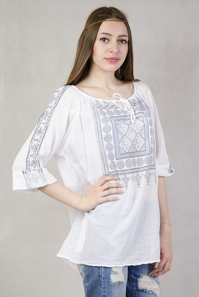 Biała bluzka w niebieskie wzory