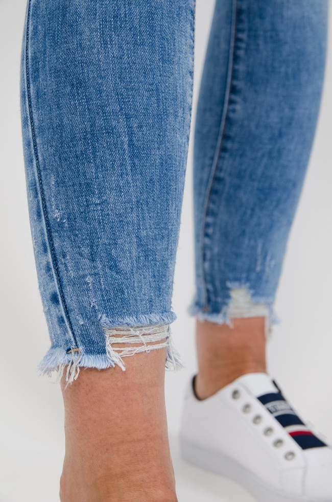 Jasne spodnie jeansowe push up