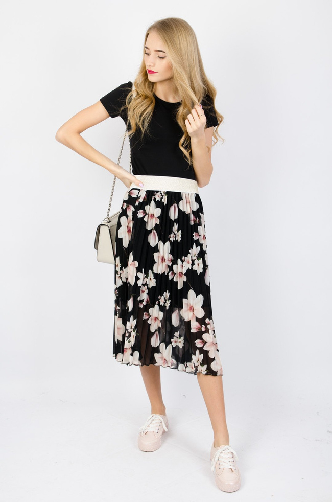 PLISOWANA SPÓDNICA W KWIATY W KOLORZE CZARNYM