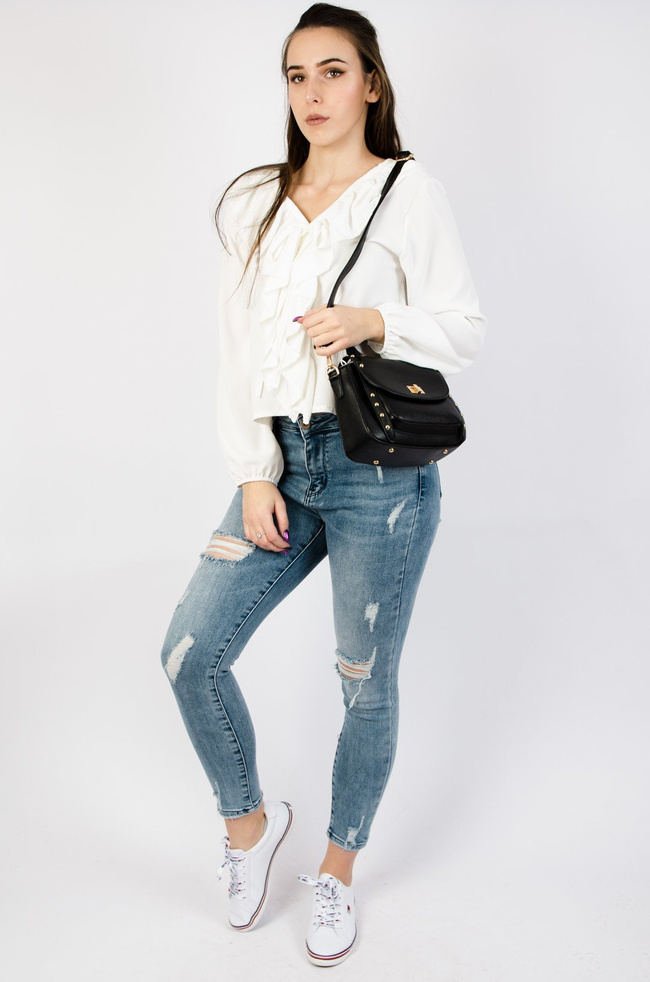 Czarna torebka typu kuferek ze złotymi dżetami