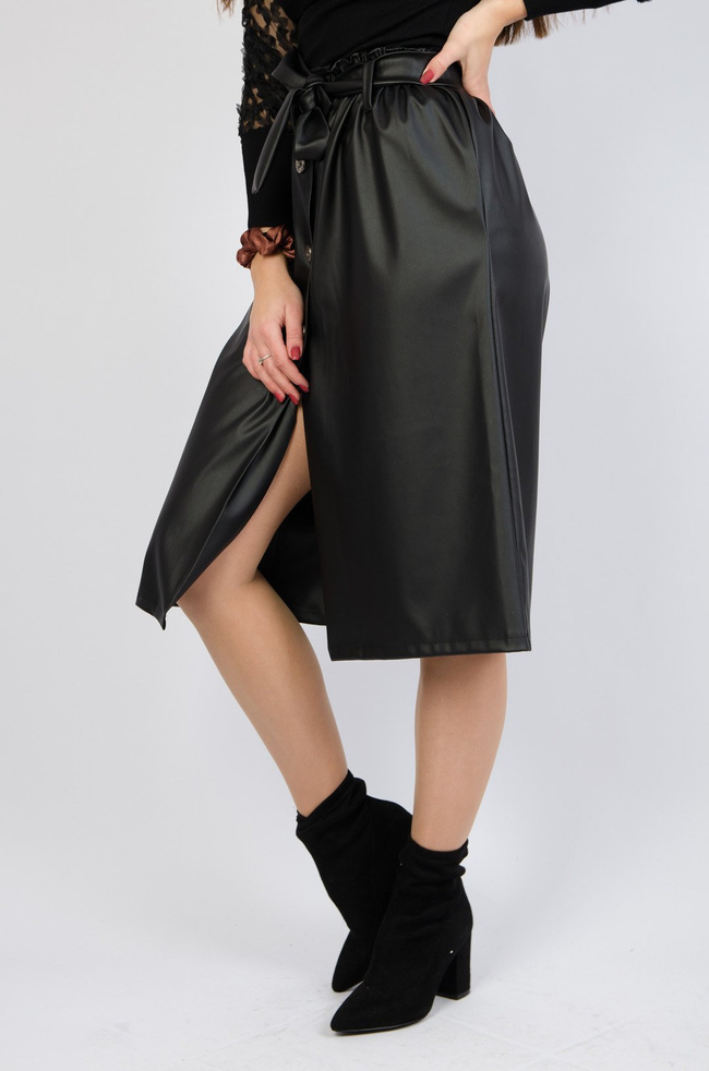 WOSKOWANA SPÓDNICA MIDI W KOLORZE CZARNYM 