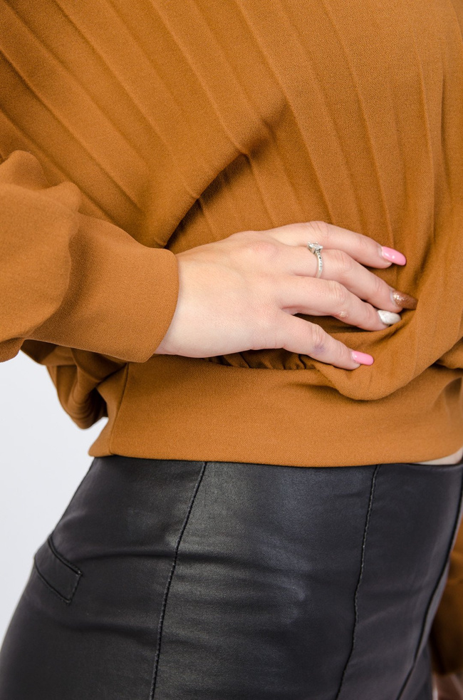 Brązowa plisowana bluzka