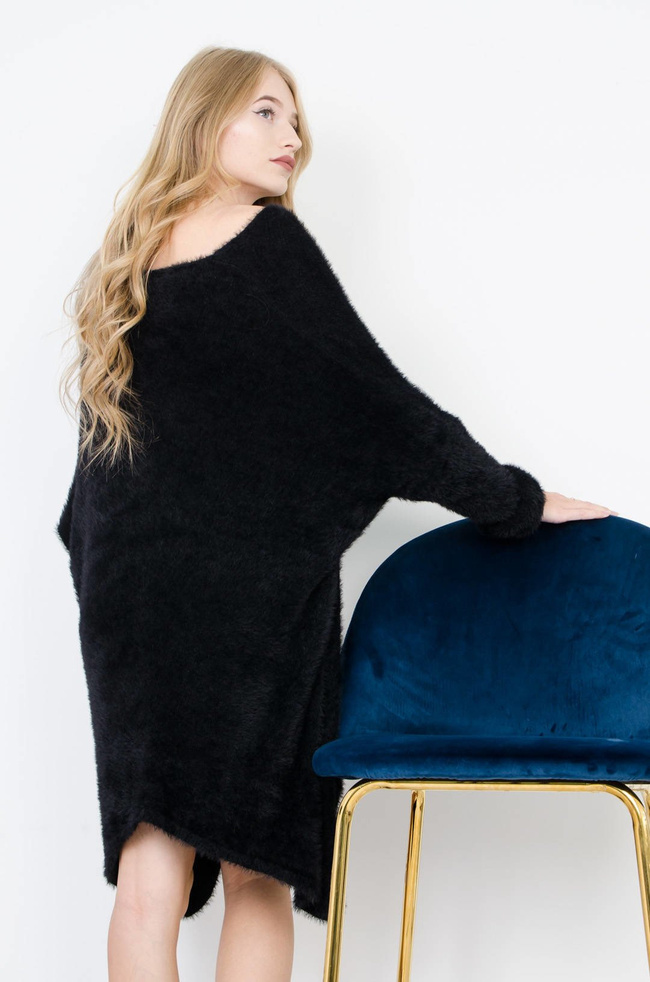 CZARNY WŁOCHATY SWETER Z DŁUGIMI BOKAMI