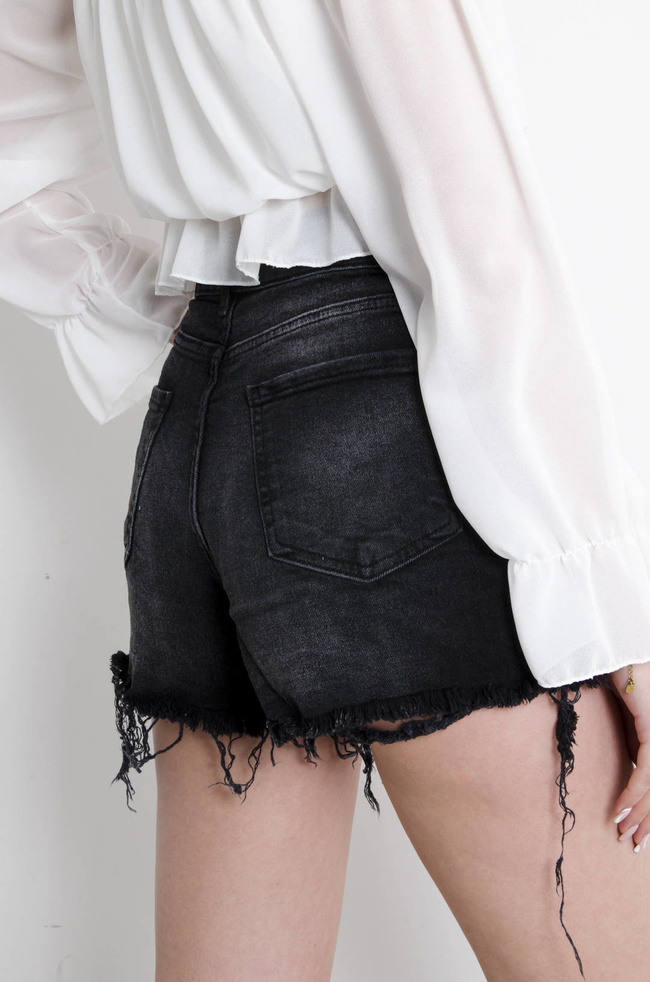 SZORTY JEANSOWE CZARNE Z APLIKACJĄ + ŁAŃCUSZEK