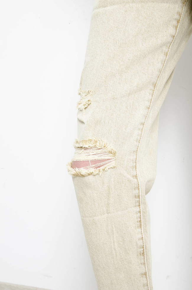 SPODNIE JEANSOWE MOM FIT Z DZIURAMI- BEŻOWE