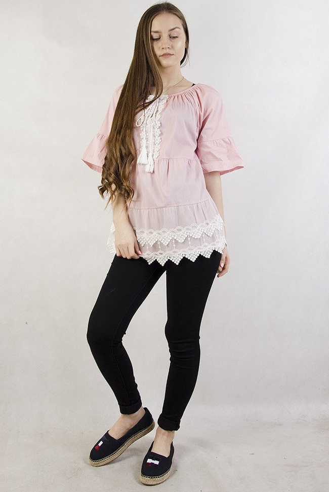 Jasnoróżowa bluzka koszulowa z haftami