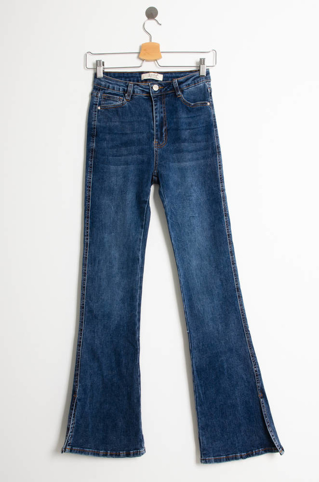 SPODNIE JEANSOWE TYPU SKINNY FLARE Z ROZCIĘCIEM NA DOLE