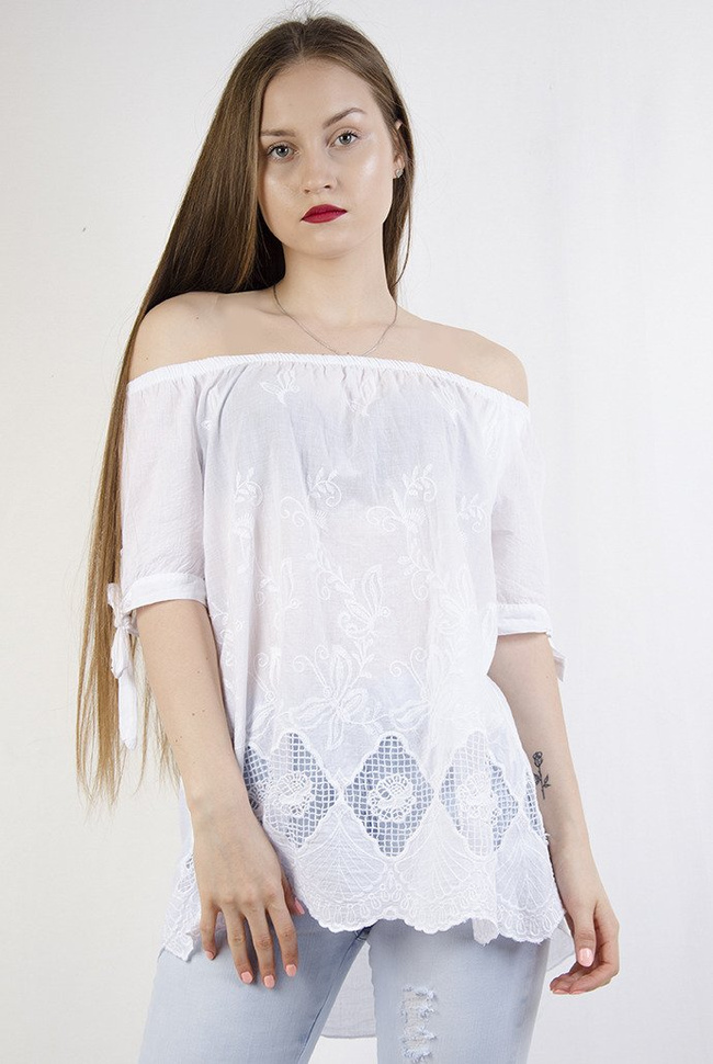 Biała bluzka ze wzorami na dole