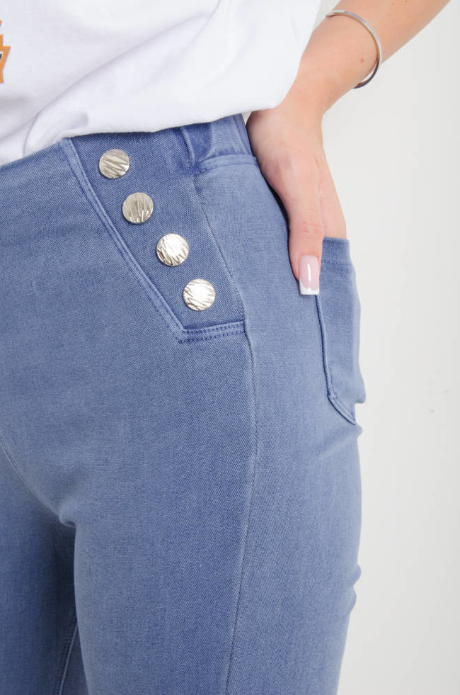 GRANATOWE JEANSY Z WYSOKIM STANEM I OZDOBNYMI GUZIKAMI