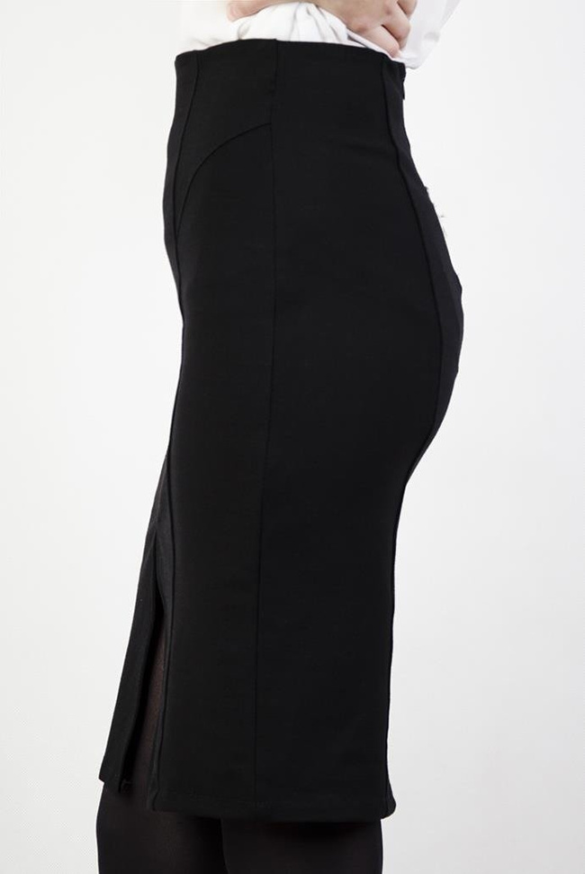 Czarna spódniczka ołówkowa z przeszyciami i wycięciem