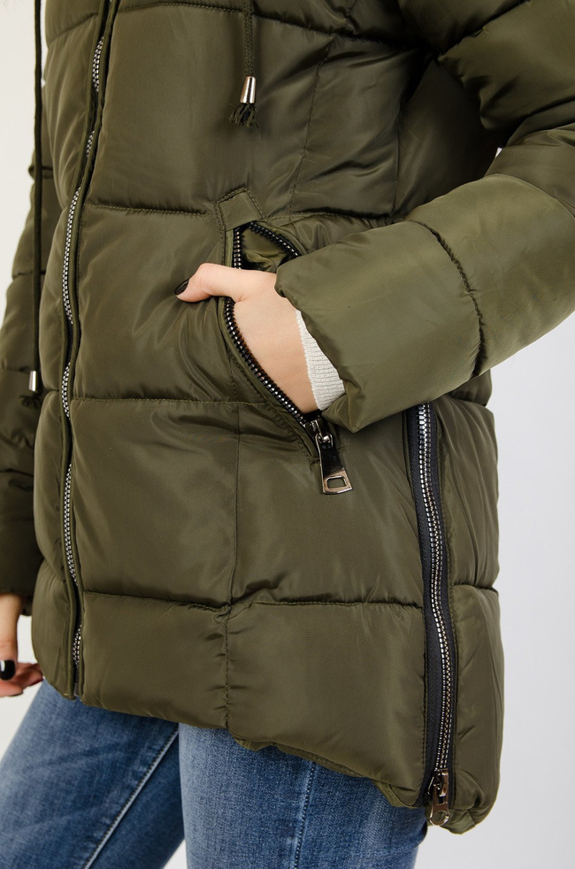 Zielona ocieplana kurtka z zamkami po bokach