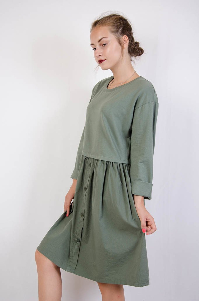 Zielona rozkloszowana sukienka z dresową górą