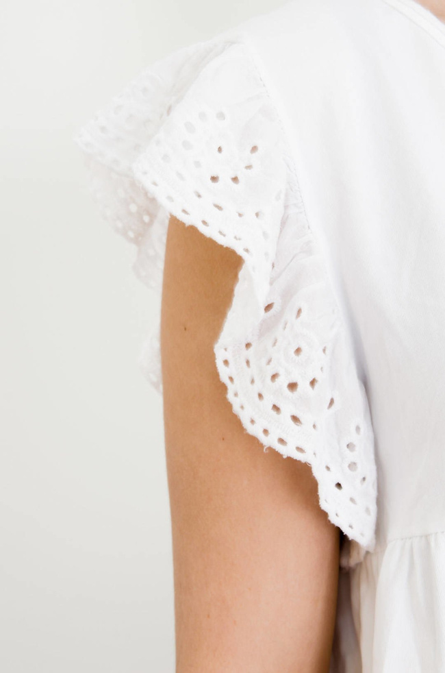 BIAŁA ROZKLOSZOWANA BLUZKA Z AŻUROWYMI RĘKAWAMI